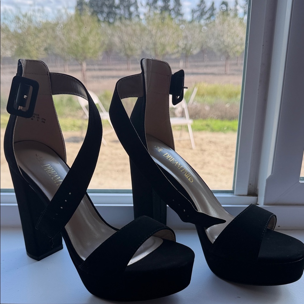 Women black heels with platform